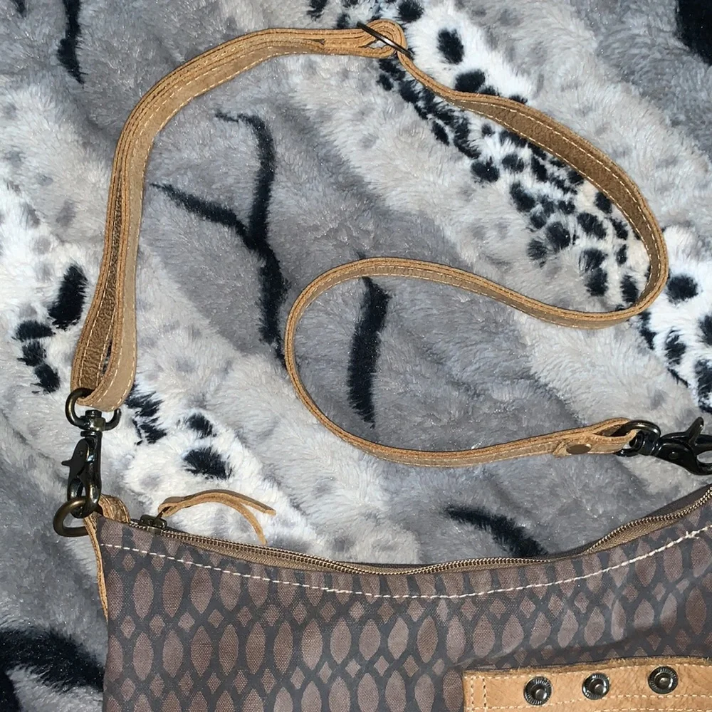 Myra Shoulder / Crossbody Bag - Picture 3 of 12